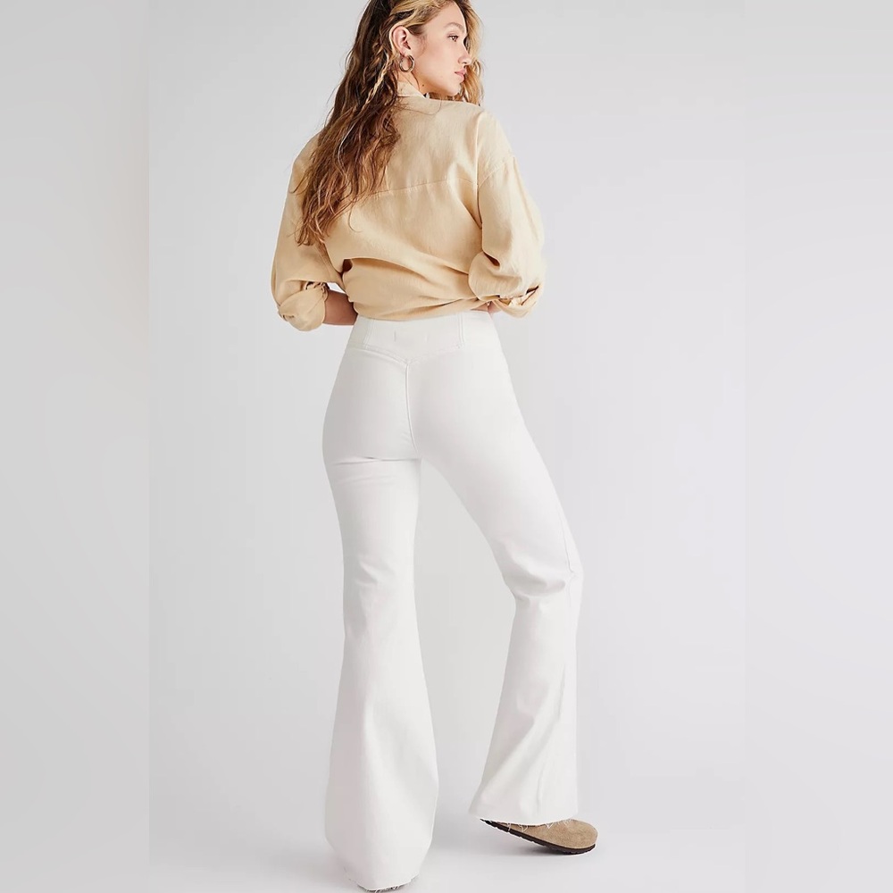 NWOT FREE PEOPLE We The Free CRVY Wild Honey Denim In White MSRP $98 Size 33 - Picture 4 of 11